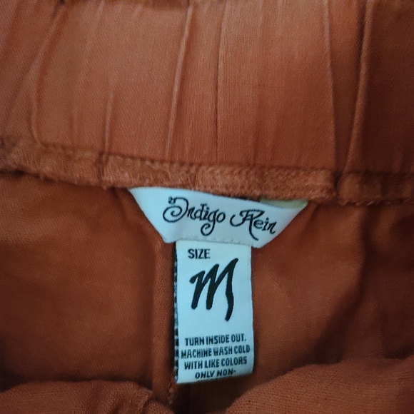 Shorts - Picture 2 of 3